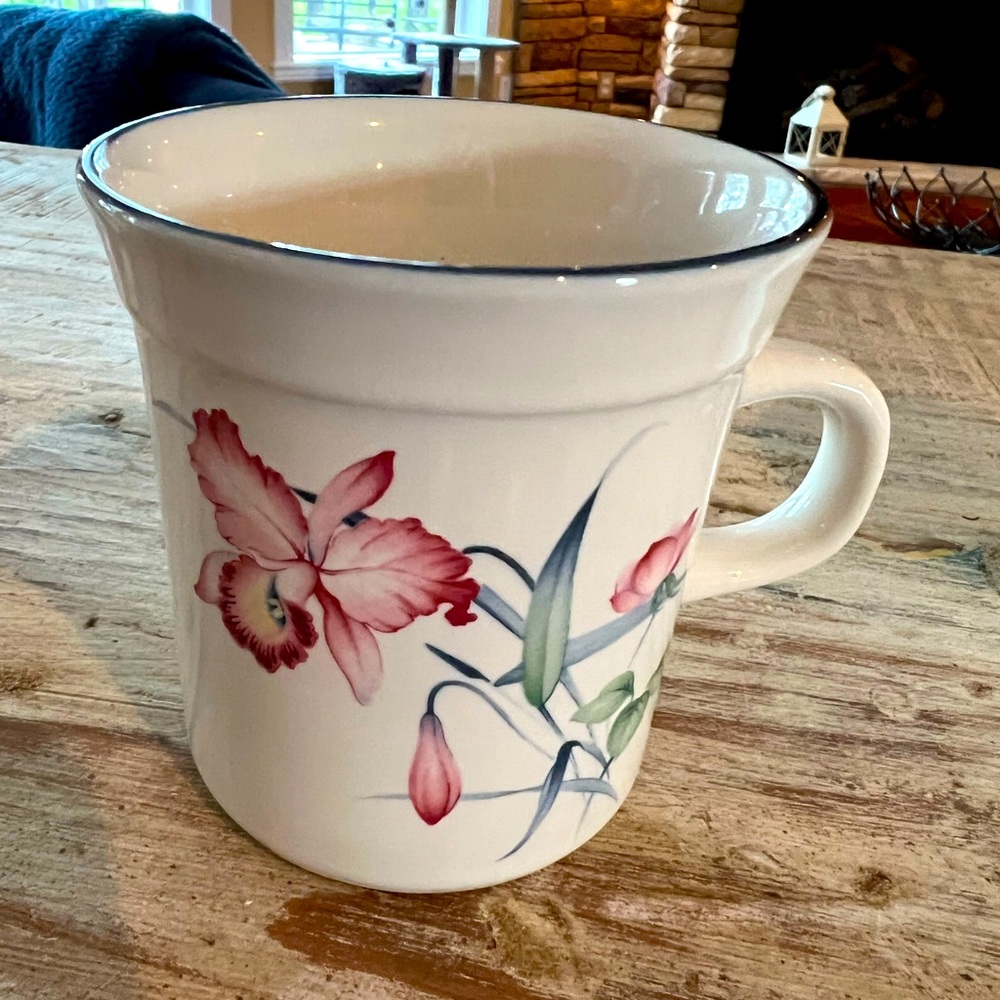 Royal Prestige Hanako stoneware mug